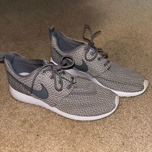 🩶Nike Roshe Light Gray Sneakers